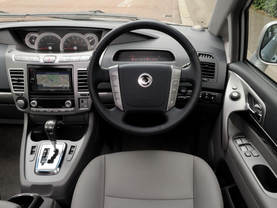  SsangYong Turismo 2013 года  (фото 8 из 12)